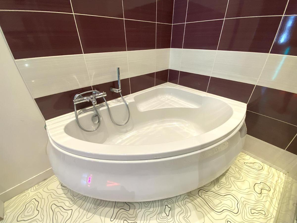 Floydroom'S Pau Chambre Hotes Dans Appartement Partage Proche Chateau Bagian luar foto